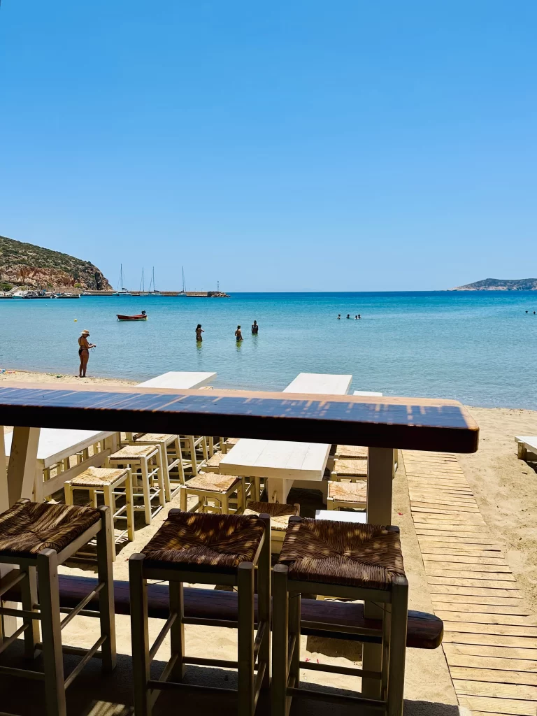 Dining tables and chairs at Omega 3 in Sifnos