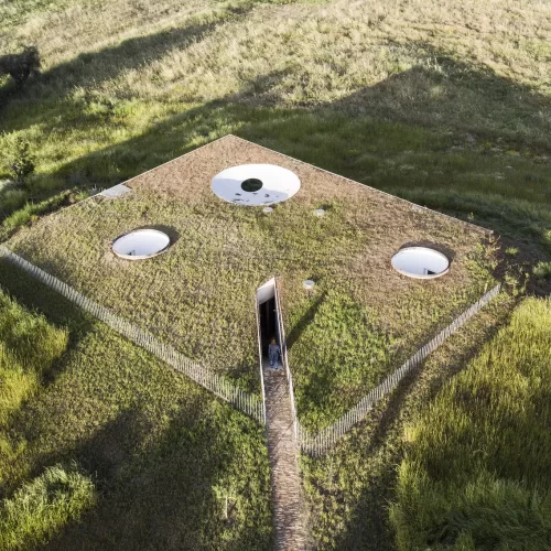 Casa na Terra seamlessly integrated into Alentejo hillside showing innovative underground architecture