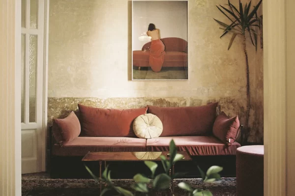 © Tristan Hollingsworth, Artwork by Jasmine Deporta