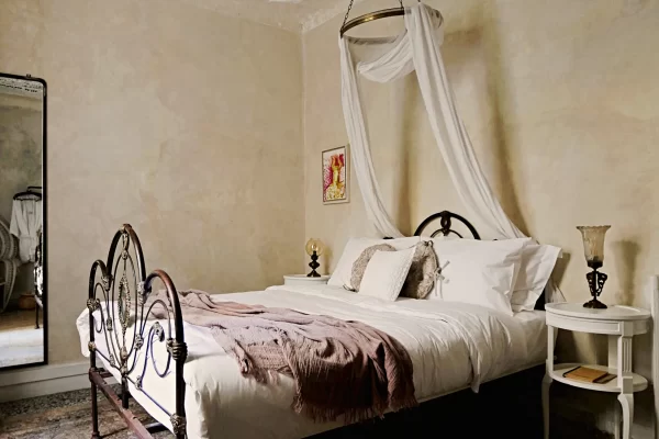 © Anna Bonnet, Artwork by William Roper-Curzon